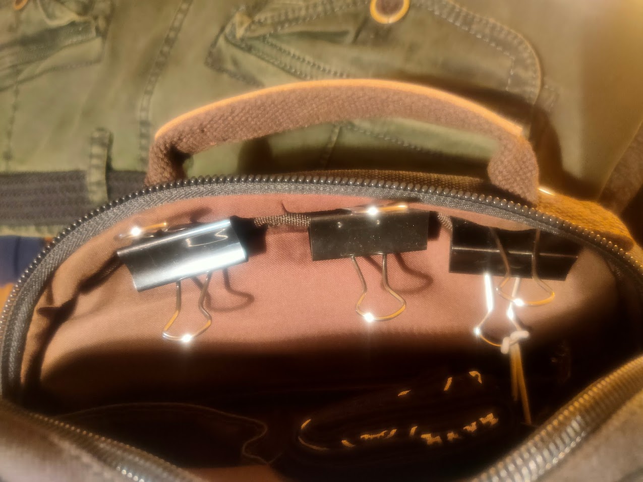 Импровизированная петельки внутри рюкзака