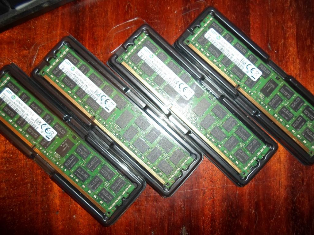 Четыре планки DDR 3