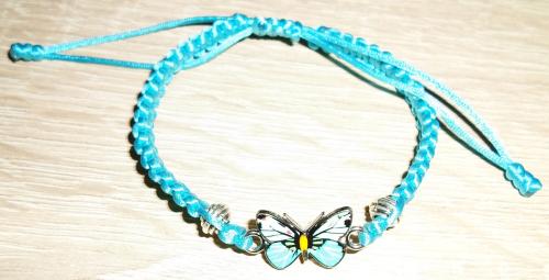 Женский плетённый браслет с бабочкой