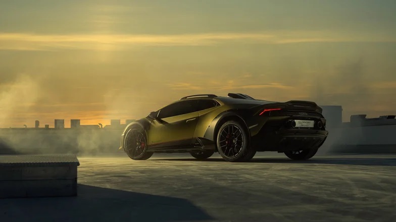 Lamborghini показала экстремальное купе для бездорожья