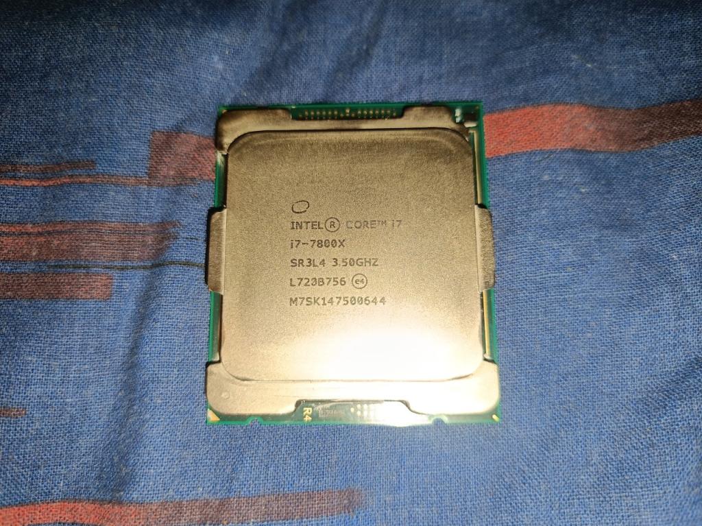 Процессор Intel Core i7-7800X