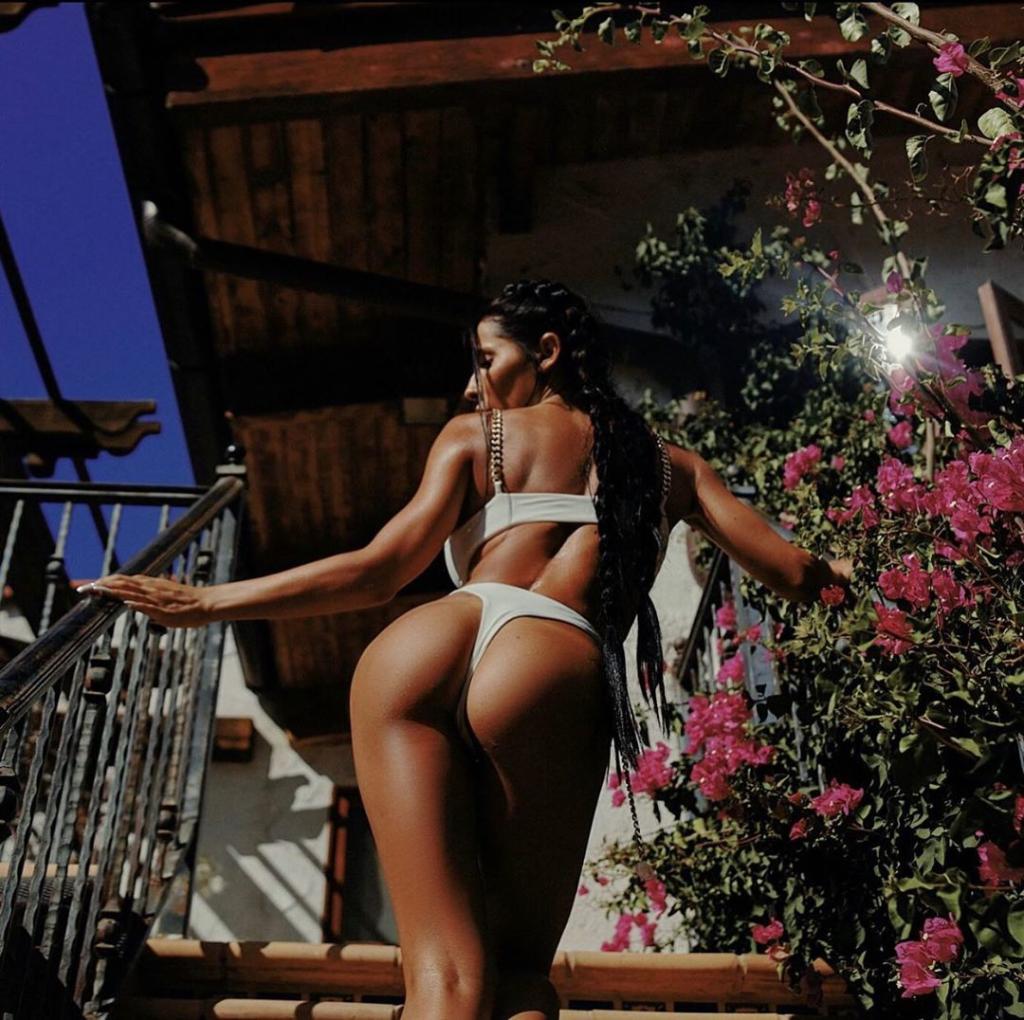 Madison Ivy демонстрирует свою аппетитную попку