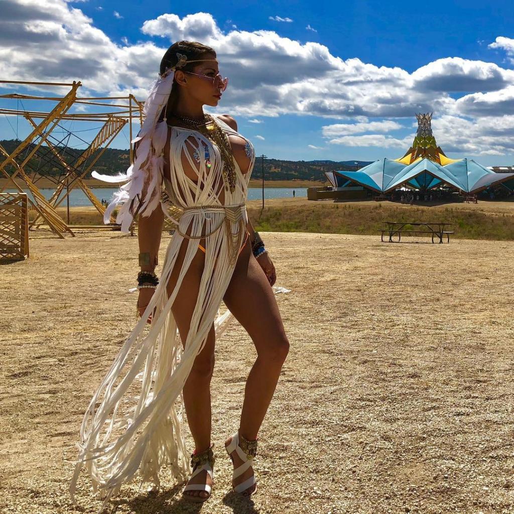 Сексуальная Madison Ivy на пляже