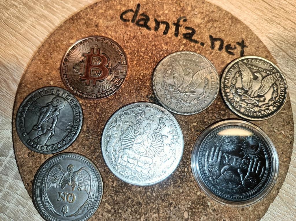 Небольшая коллекция сувенирных монет