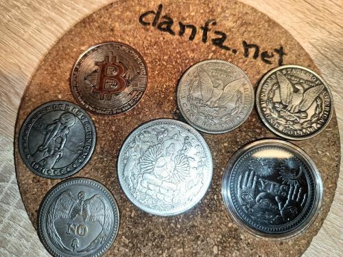 Небольшая коллекция сувенирных монет