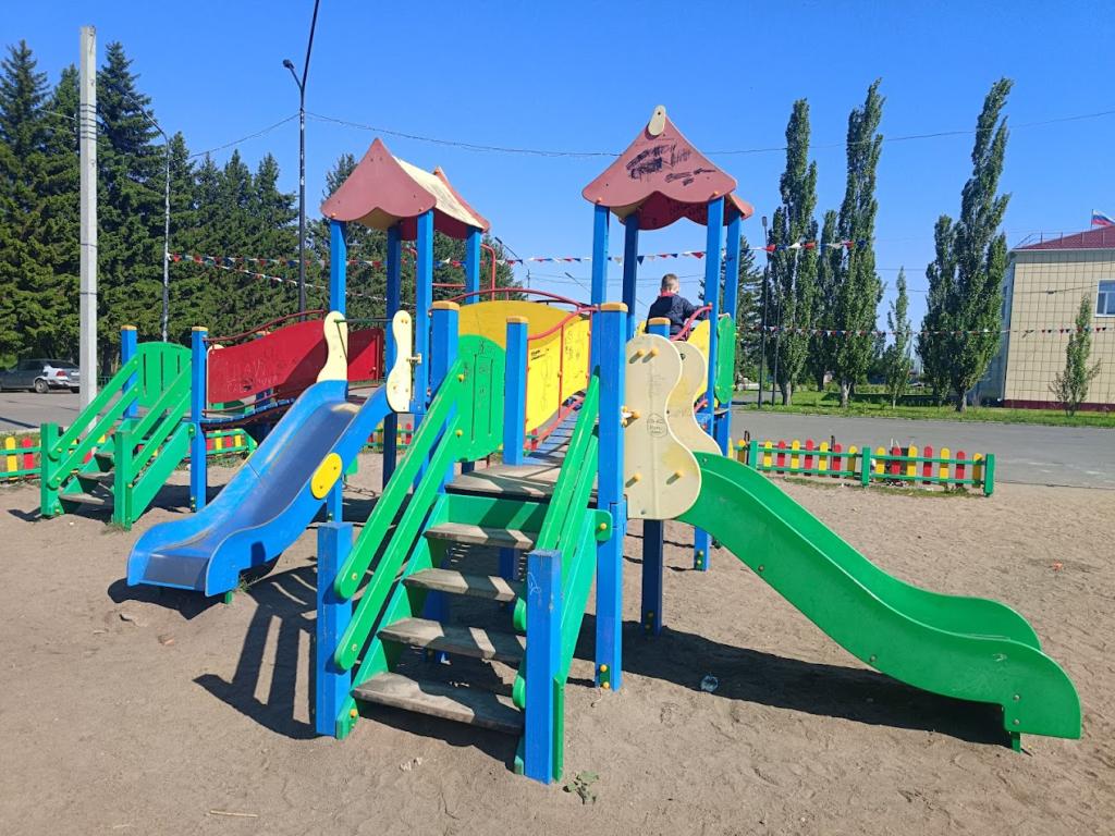 Детская площадка в центре Марьяновки