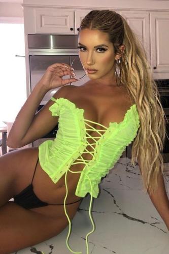 Красотка в эротическом корсете