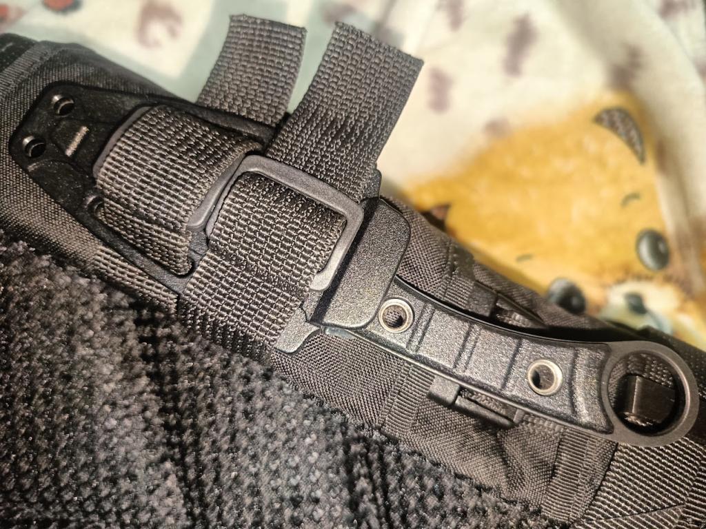 Крепление ножа на лямке рюкзака