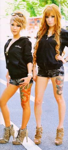 Две очаровательные милашки