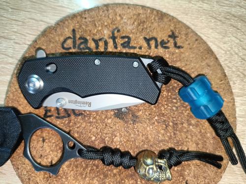 Бусина из АБС пластика на ноже