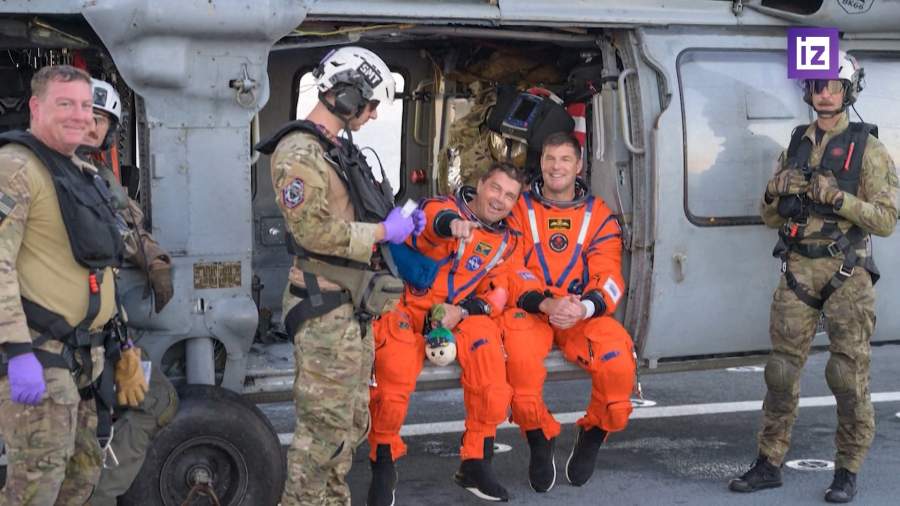 Экипаж космического корабля Orion вернулся на Землю после облета Луны